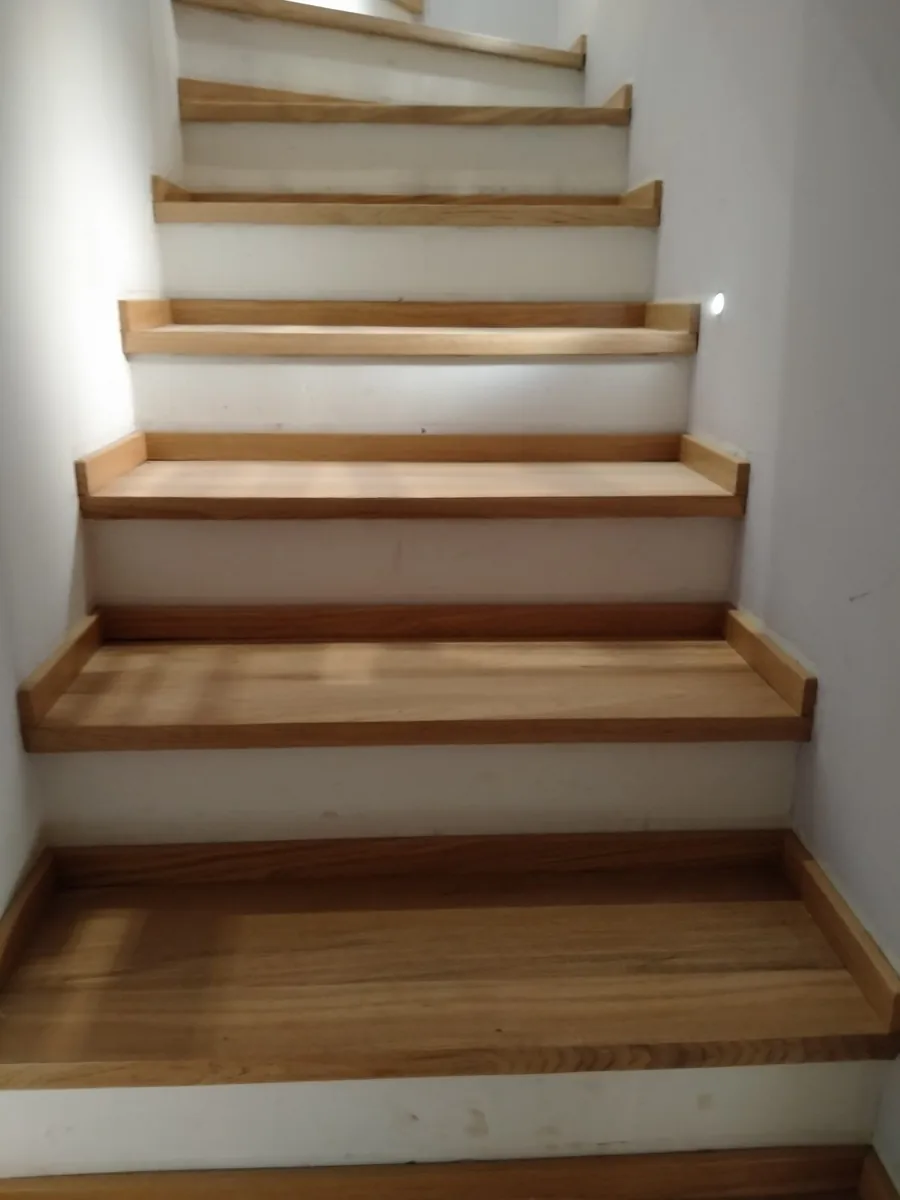 Scala interna rivestita in legno